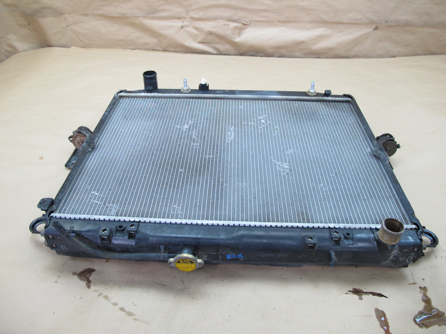 2003-2007 Lexus LX470 Engine Motor Cooling Radiator