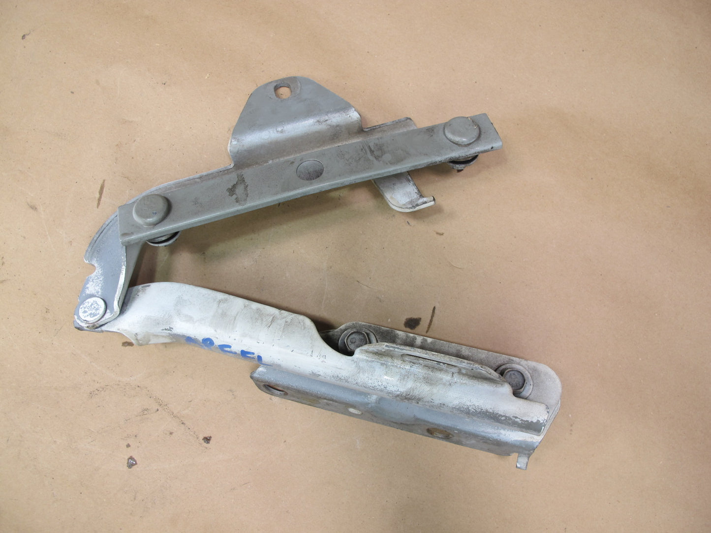 98-02 Pontiac Firebird 5.7L Set of 2 Front Left & Right Hood Hinge White OEM