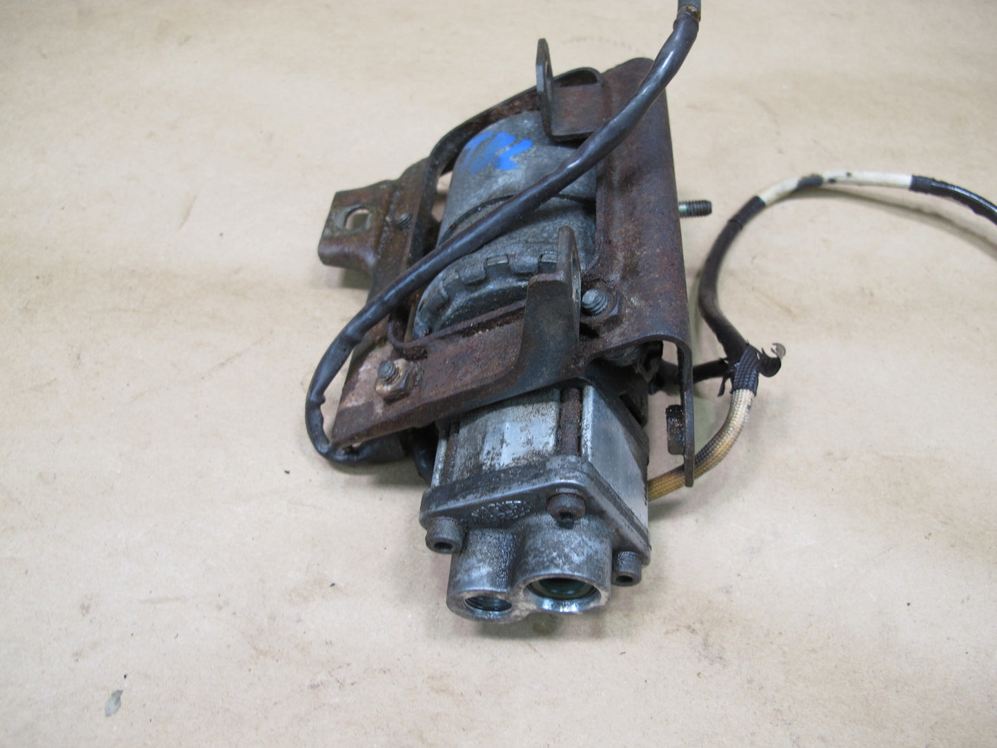 04-06 BMW E46 3-SERIES SMG Transmission Hydraulic Pump Unit w Bracket OEM