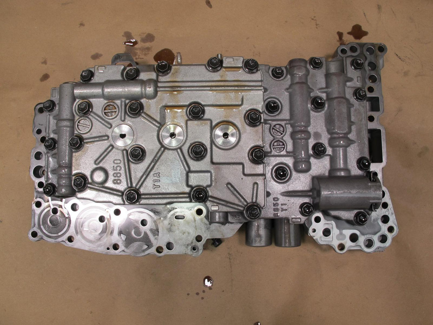 2004-2005 Lexus UZJ100L LX470 A/T Automatic Transmission Valve Body Mechatronic