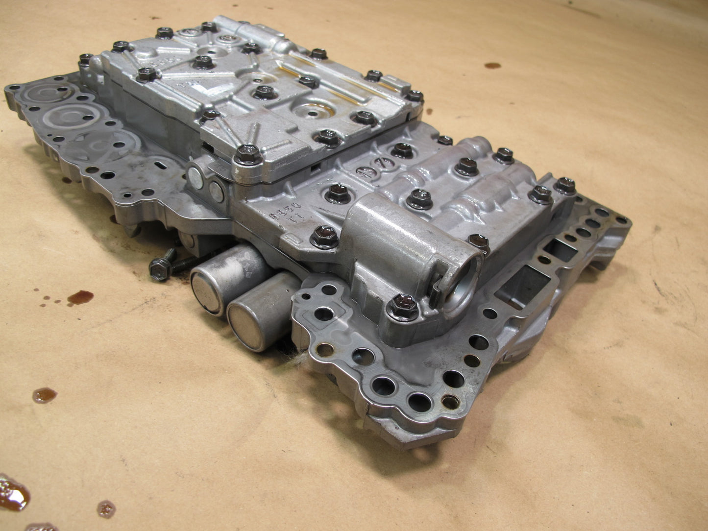 2004-2005 Lexus UZJ100L LX470 A/T Automatic Transmission Valve Body Mechatronic