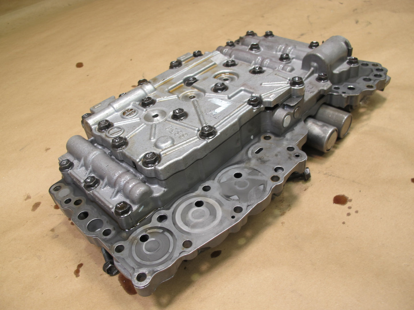 2004-2005 Lexus UZJ100L LX470 A/T Automatic Transmission Valve Body Mechatronic