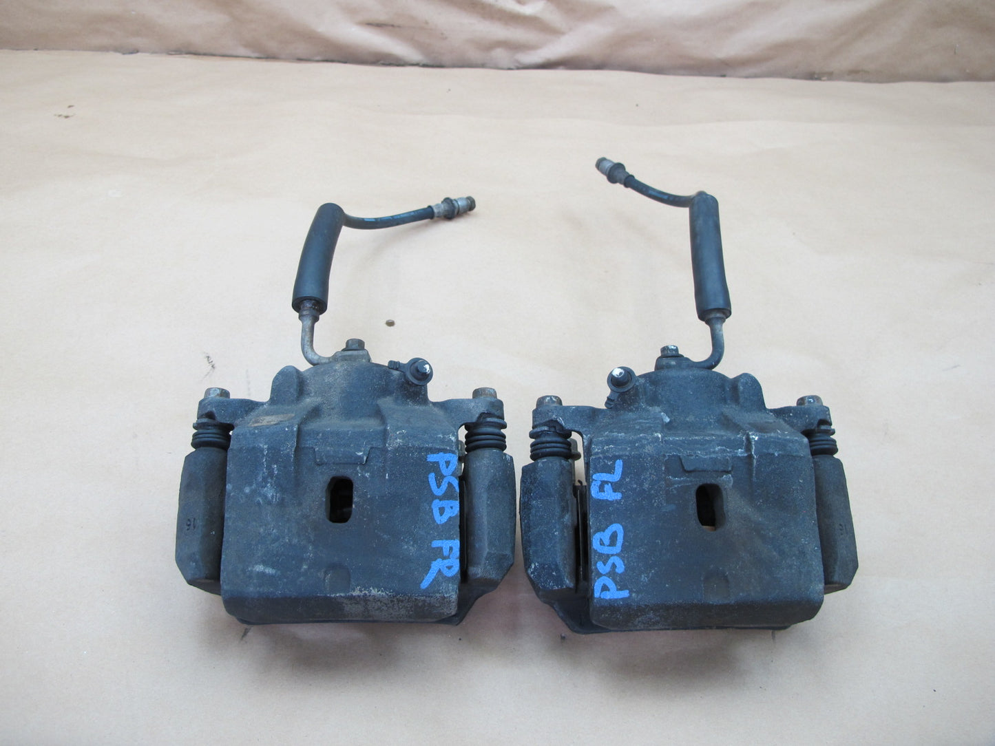 06-09 Pontiac Solstice Set of 2 Front Left & Right Brake Caliper OEM