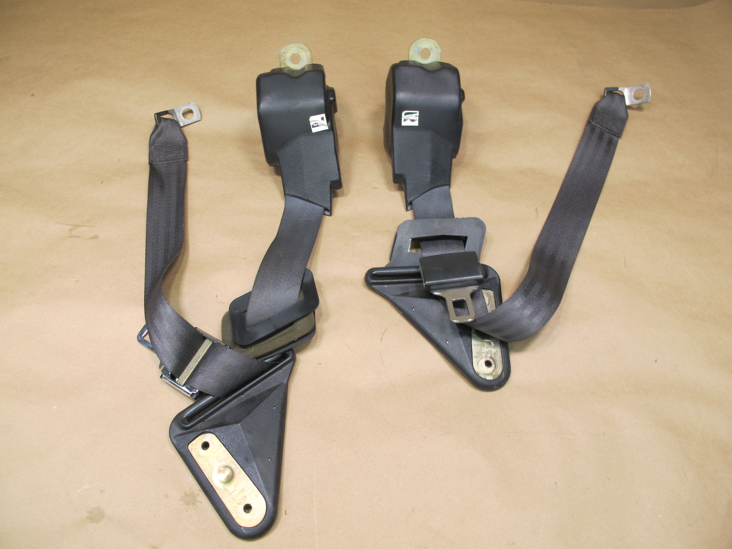 98-02 PONTIAC FIREBIRD REAR RIGHT & LEFT SIDE SEATBELT RETRACTOR SET OEM