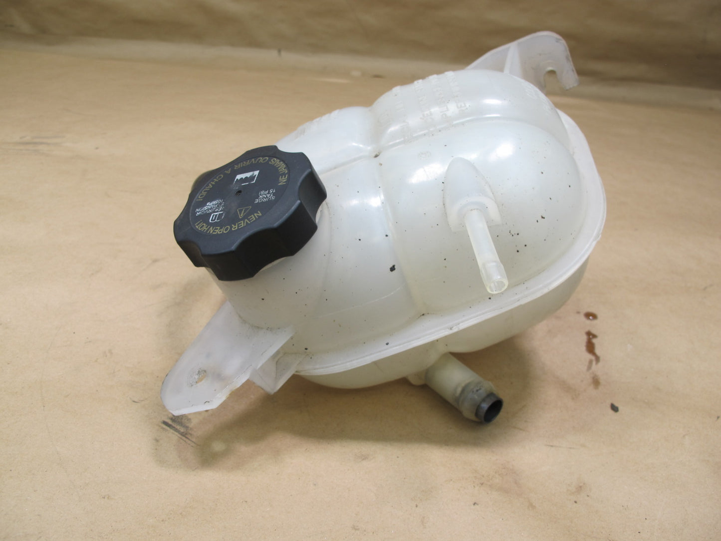 06-09 Pontiac Solstice Engine Coolant Expansion Overflow Reservoir Tank