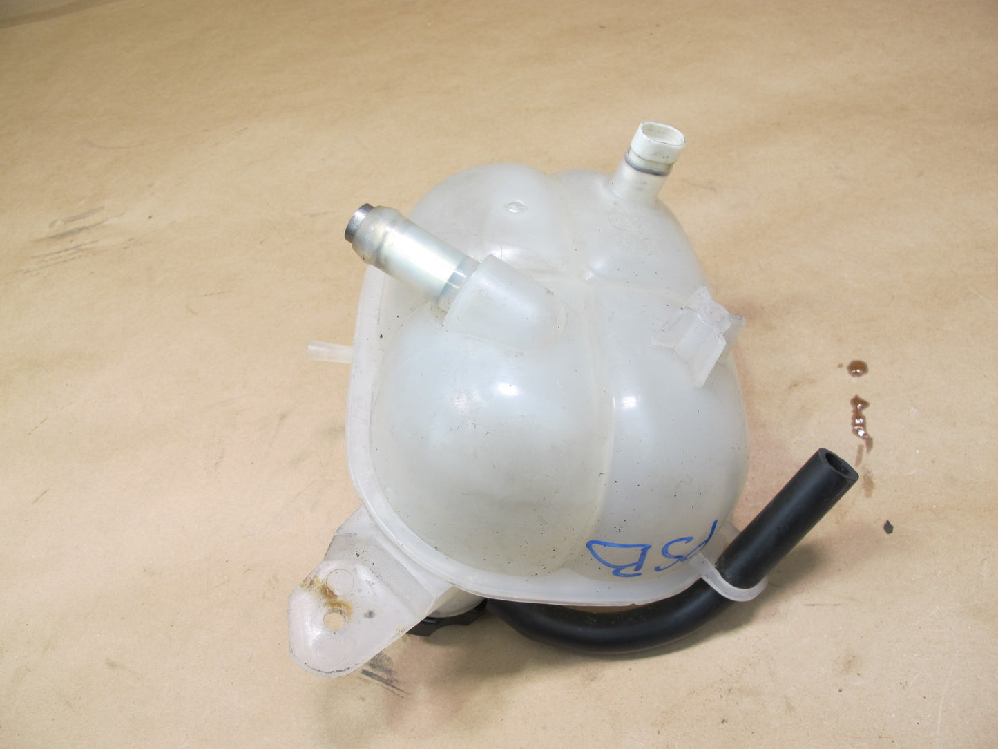 06-09 Pontiac Solstice Engine Coolant Expansion Overflow Reservoir Tank