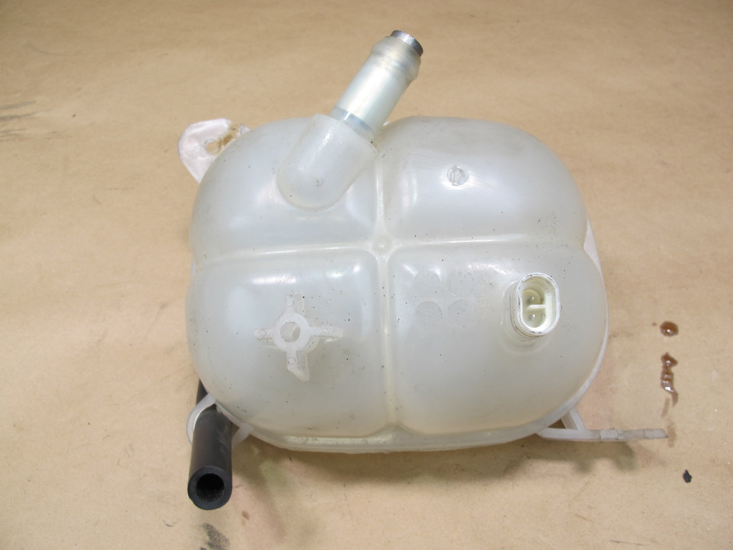 06-09 Pontiac Solstice Engine Coolant Expansion Overflow Reservoir Tank