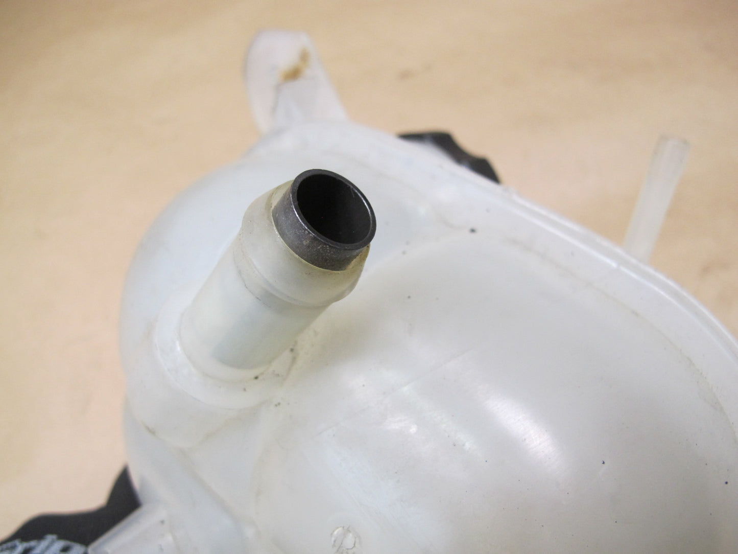 06-09 Pontiac Solstice Engine Coolant Expansion Overflow Reservoir Tank