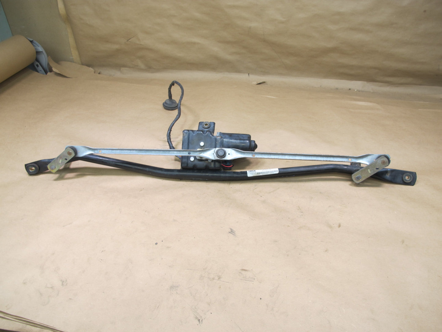 2003-2009 Hummer H2 Windshield Wiper Transmission Linkage W/ Motor Assembly