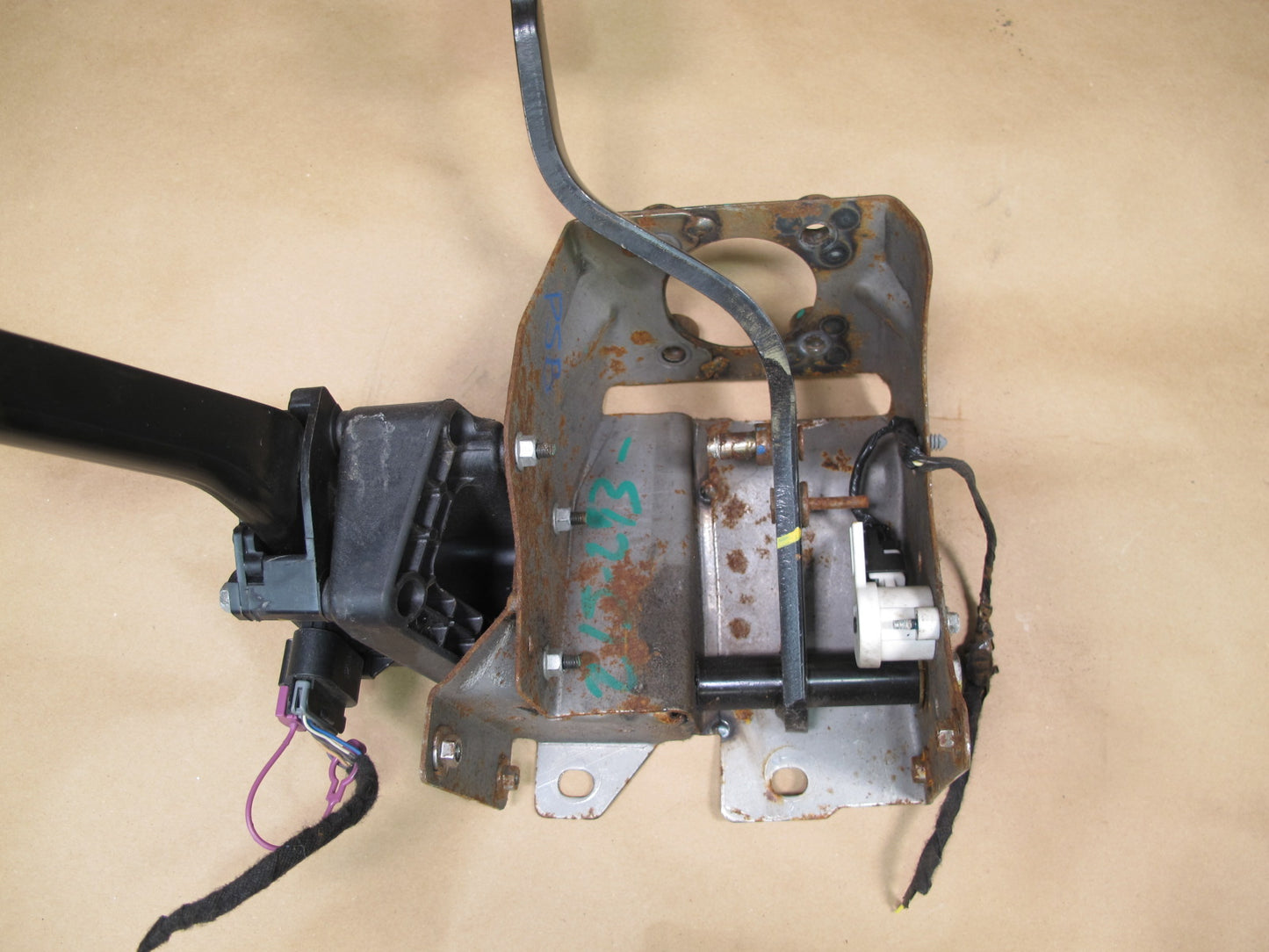 06-09 Pontiac Solstice Gas Acceleration Brake Clutch Pedal Assembly OEM