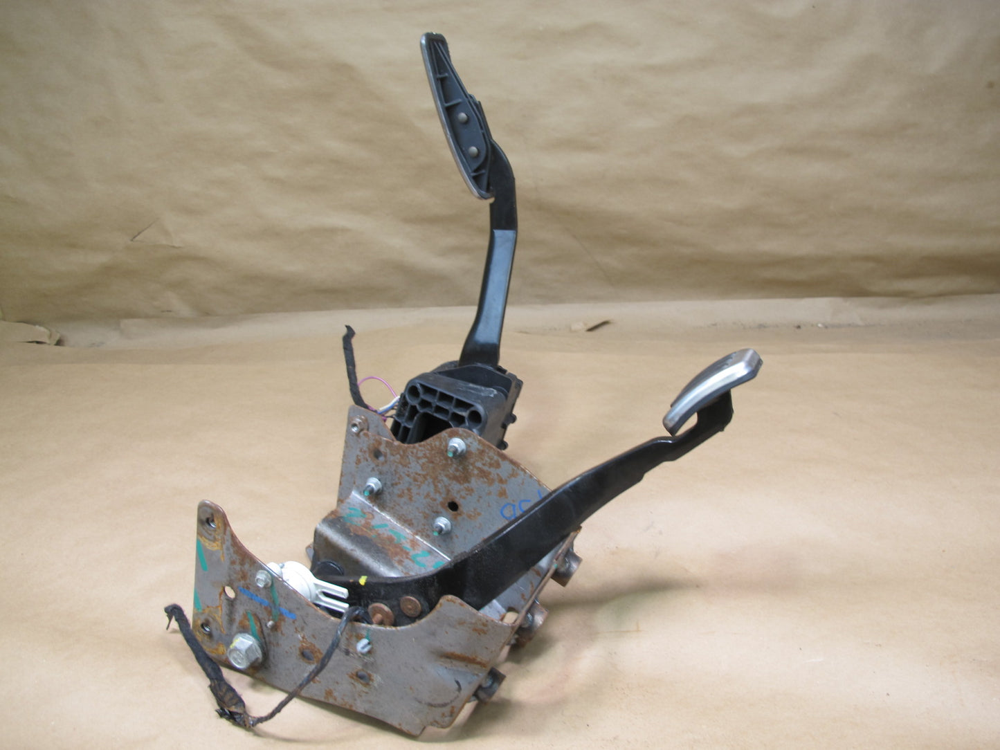 06-09 Pontiac Solstice Gas Acceleration Brake Clutch Pedal Assembly OEM