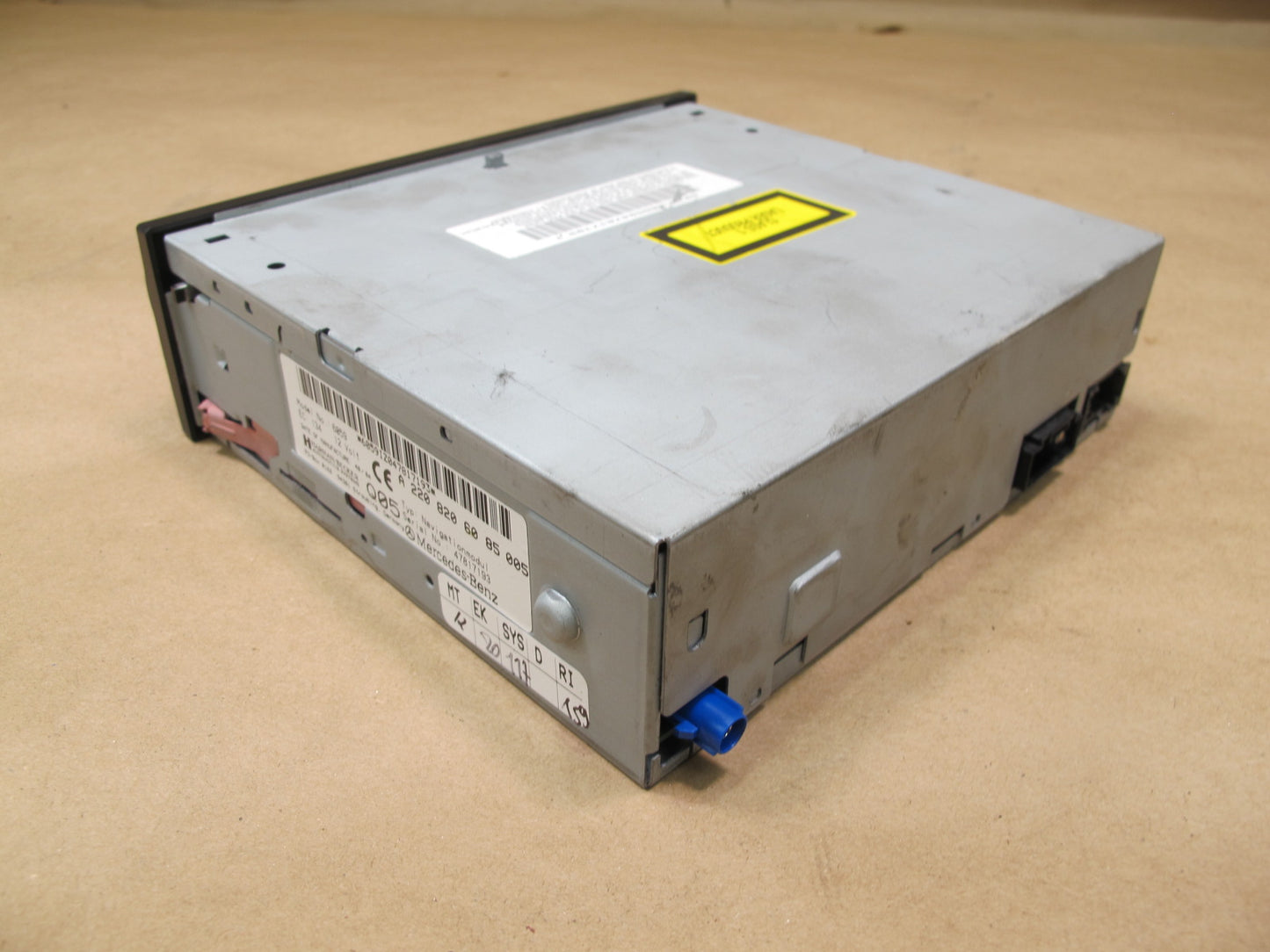 05-11 Mercedes R171 Slk-class GPS Navigation System DVD Module 2208206085 OEM