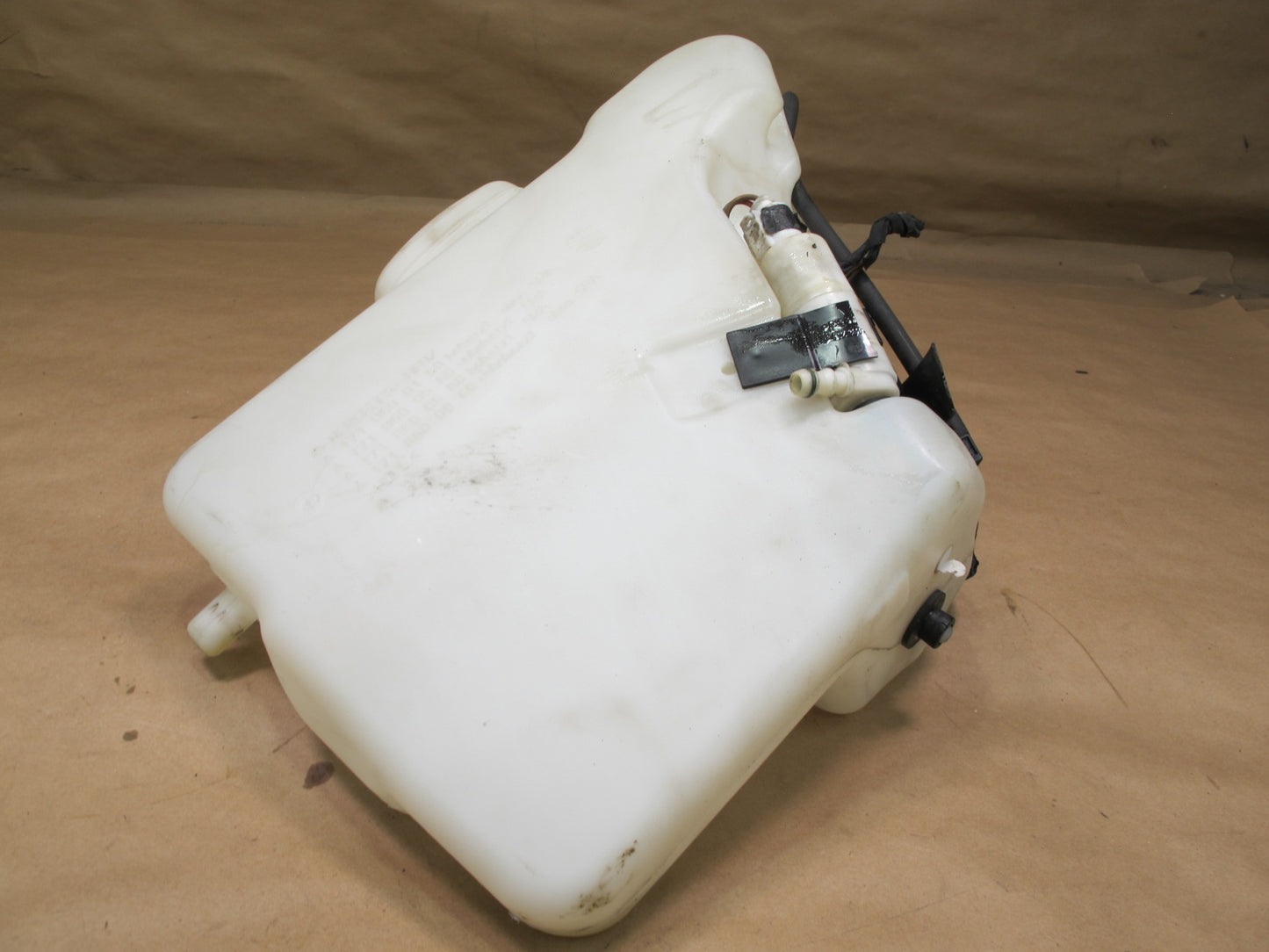 05-11 Mercedes R171 Slk-class Windshield Washer Reservoir Tank w Pump OEM