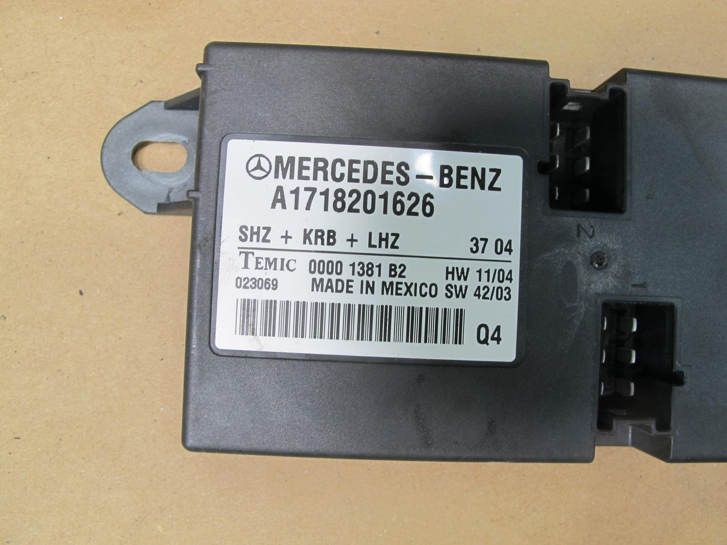 05-11 Mercedes R171 Slk-class Heated Seat Control Module 1718201626 OEM