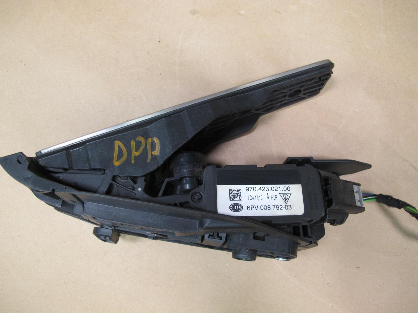 2010-2016 Porsche Panamera 970 Gas Acceleration Pedal Module 97042302100