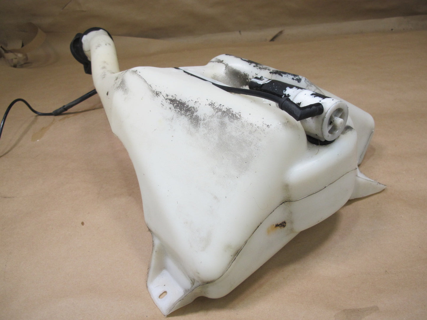 06-09 Pontiac Solstice Windshield Washer Fluid Reservoir Tank w Pump OEM