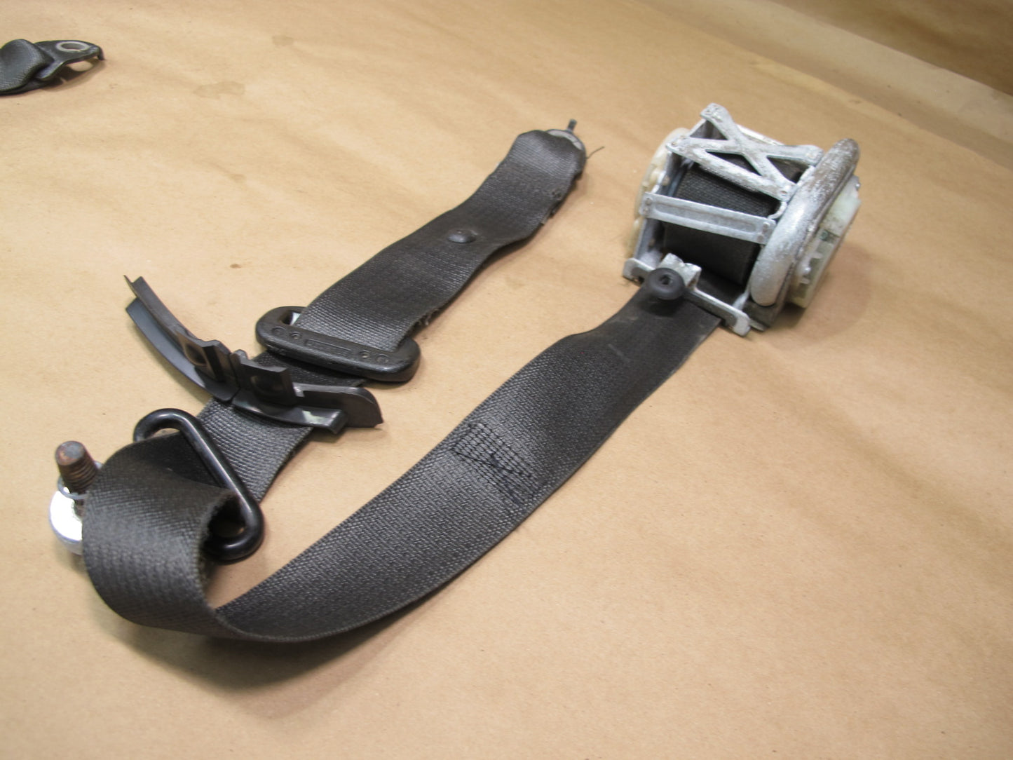 06-09 PONTIAC SOLSTICE FRONT RIGHT & LEFT SIDE SEATBELT RETRACTOR SET OEM
