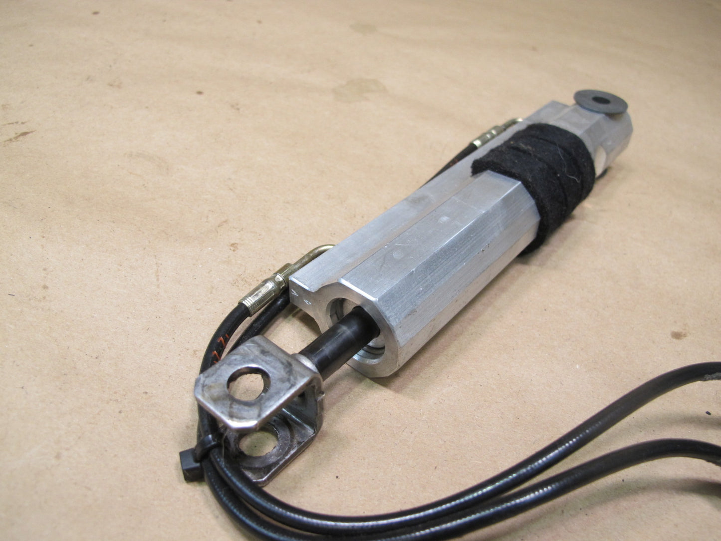 05-11 Mercedes R171 Slk-class Convertible TOP Right Main Lift Cylinder OEM