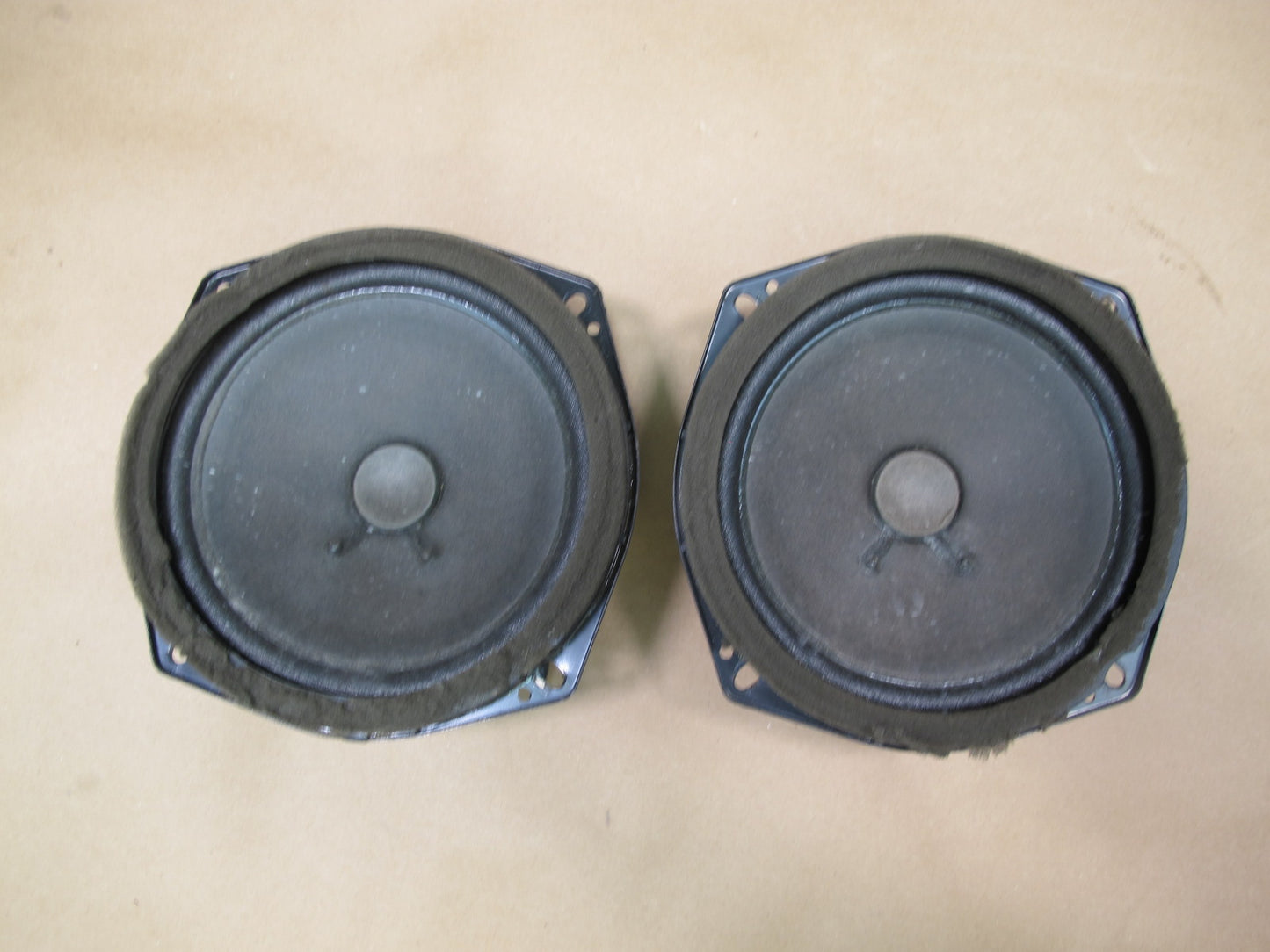 06-09 Pontiac Solstice Set of 2 Left & Right Door Speaker 15103787 OEM