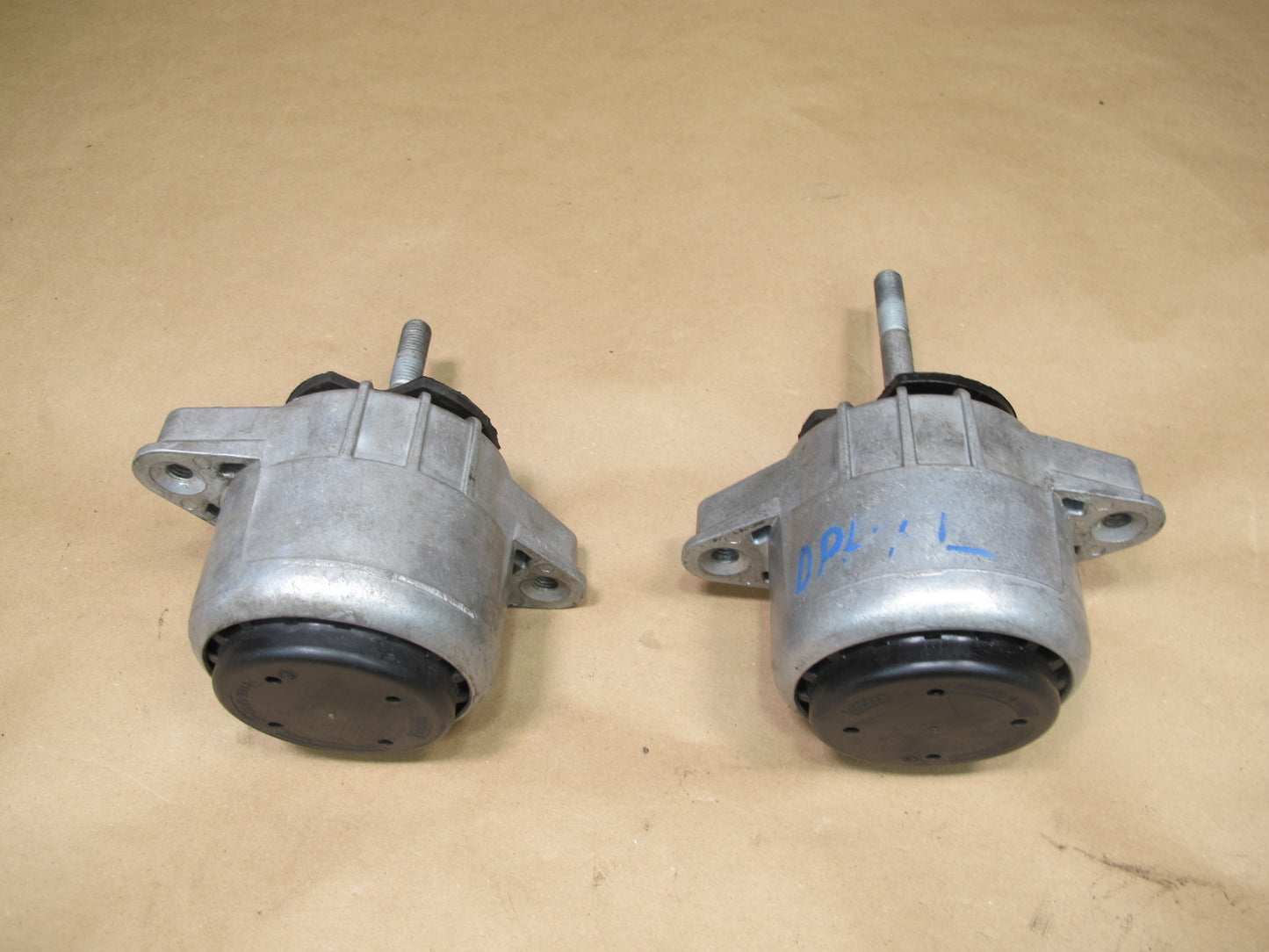 2011-2013 Porsche Panamera 970 3.6L AWD Left & Right Engine Motor Mount Set of 2