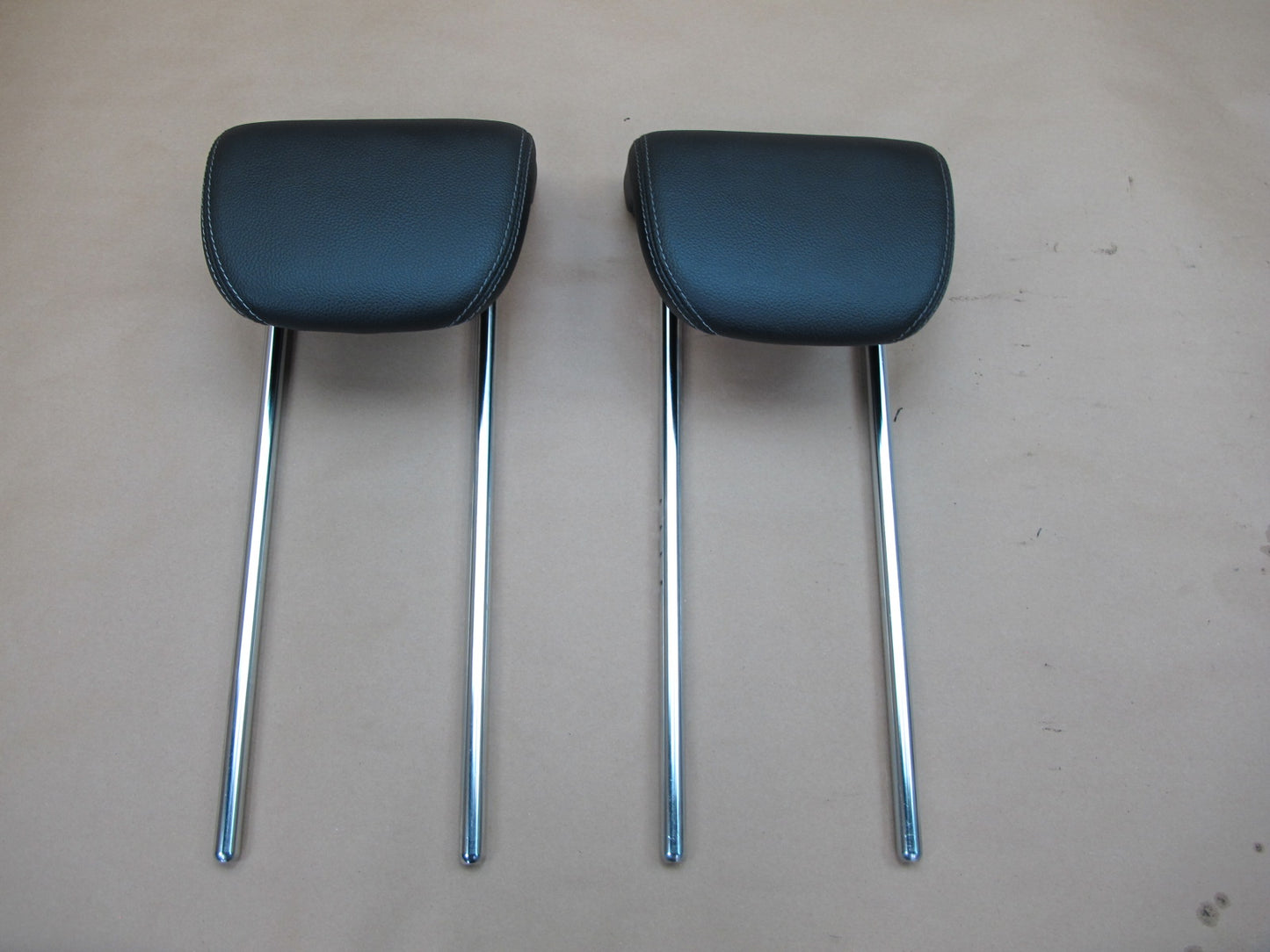 2006-2010 Mercedes R-class W251 3rd Row Left & Right Seat Headrest Head Rest OEM