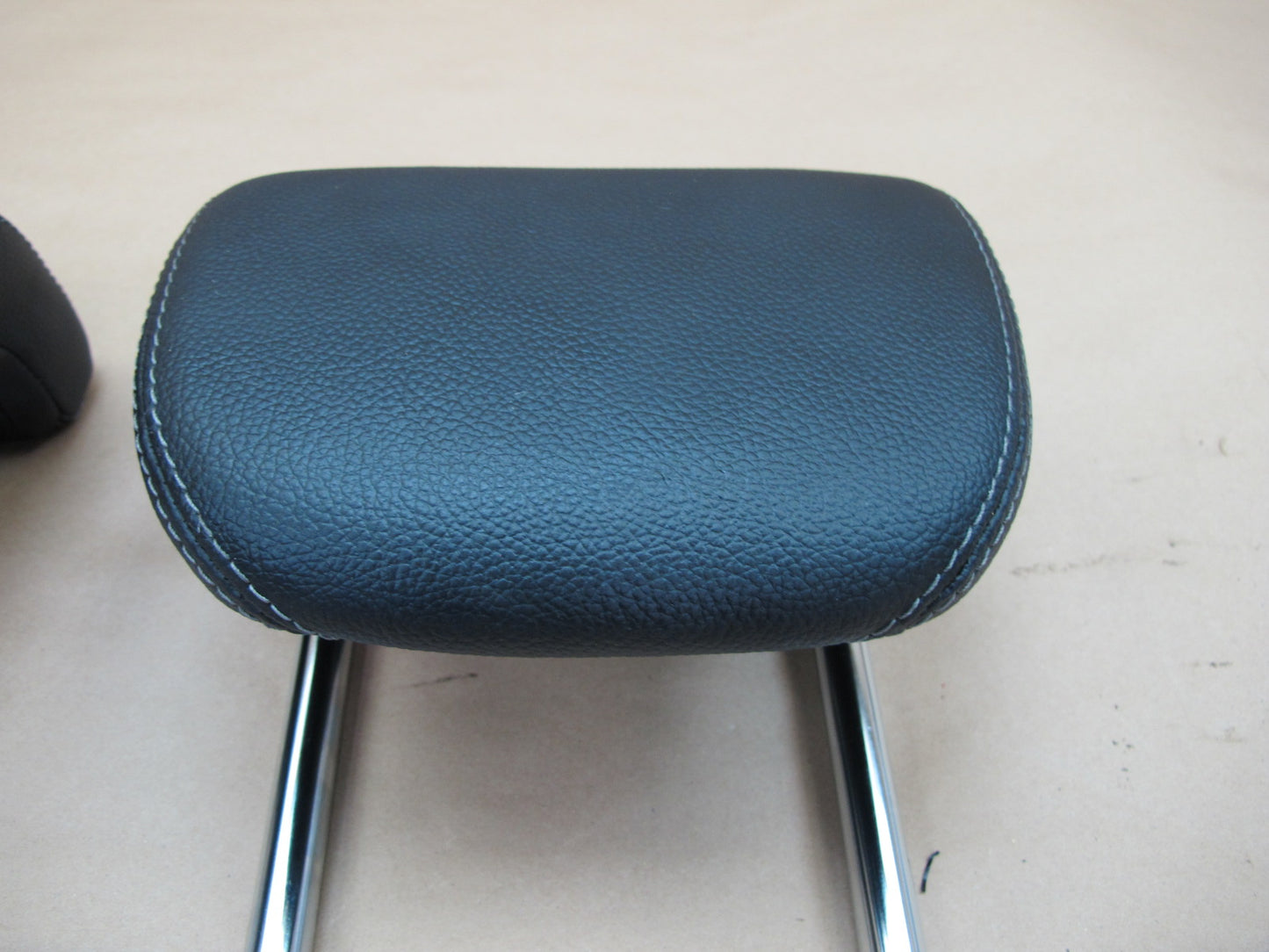 2006-2010 Mercedes R-class W251 3rd Row Left & Right Seat Headrest Head Rest OEM