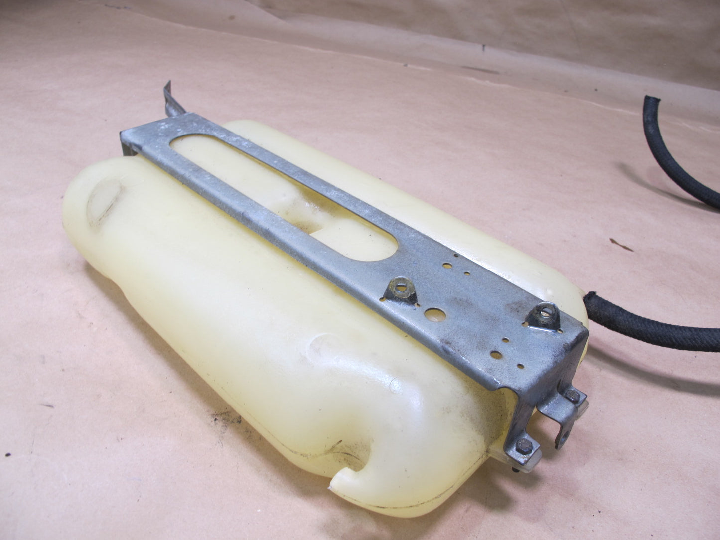 84-91 Mercedes W126 Engine Expansion Overflow Reservoir Bottle Tank OEM