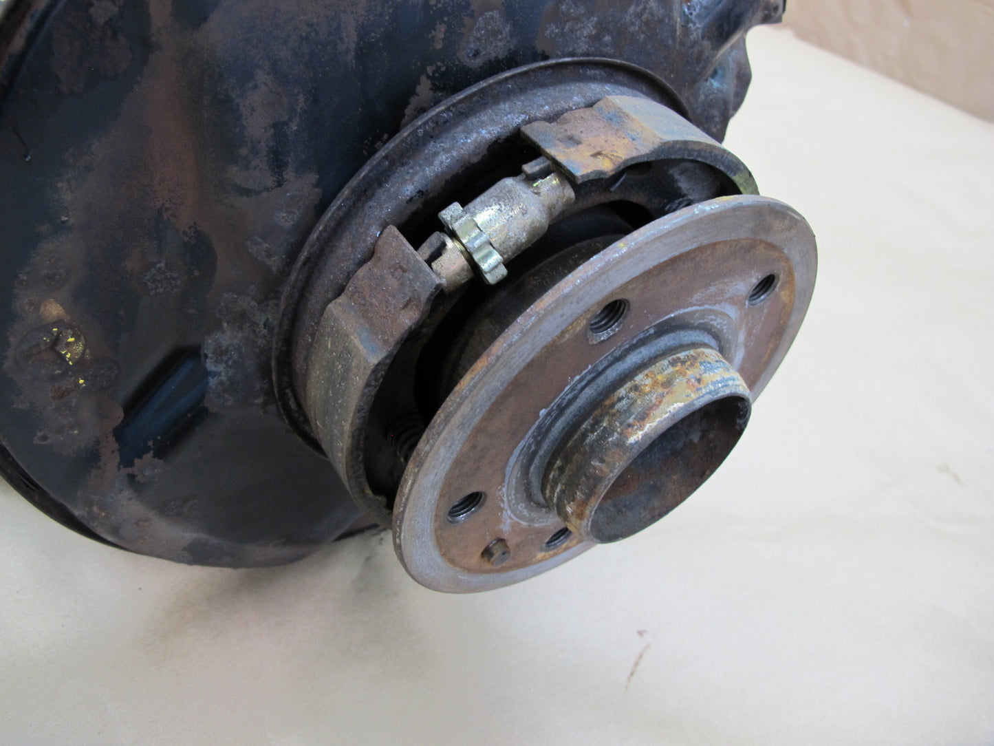 86-91 Mercedes W126 560SEL Rear Left Trailing Arm Knuckle Wheel Hub OEM