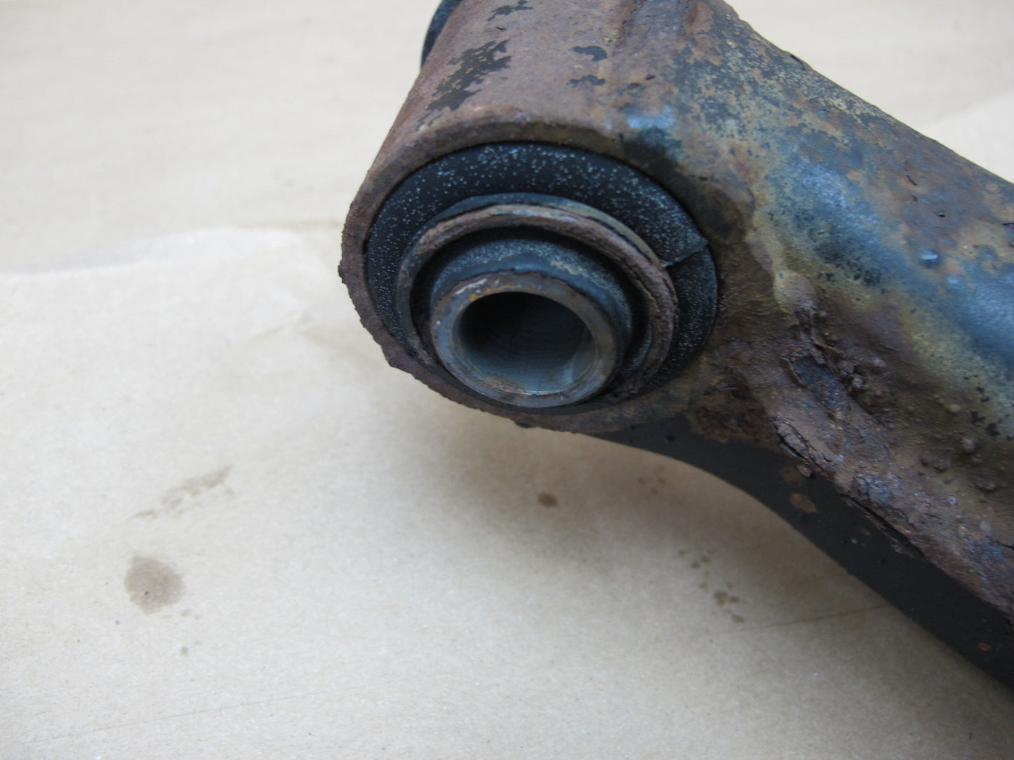 86-91 Mercedes W126 560SEL Rear Left Trailing Arm Knuckle Wheel Hub OEM