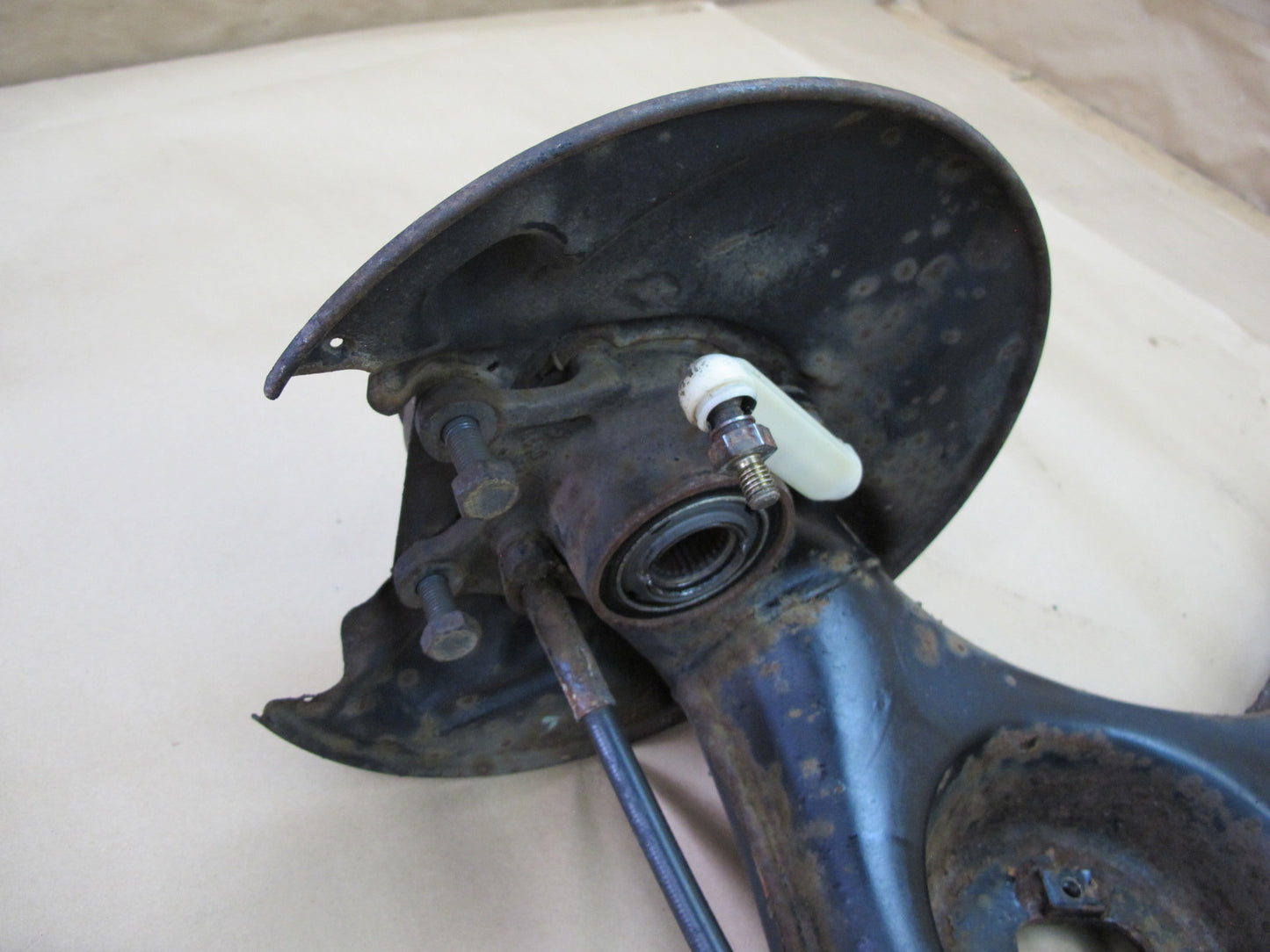 86-91 Mercedes W126 560SEL Rear Left Trailing Arm Knuckle Wheel Hub OEM