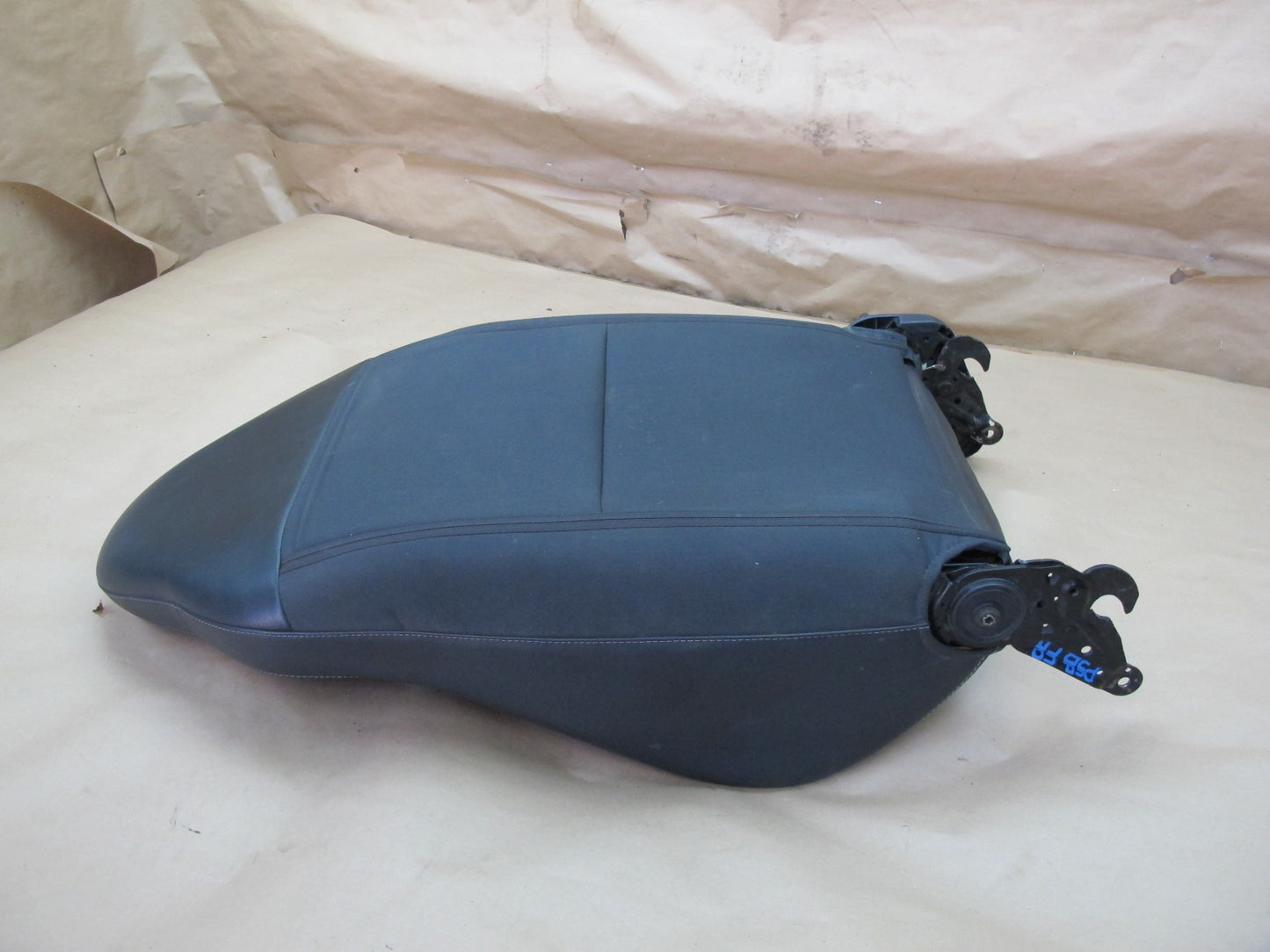 06-09 Pontiac Solstice GXP Front Right  Seat Upper Backrest  Leather Cushion