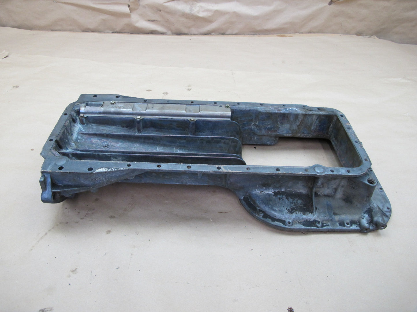 86-91 Mercedes W126 M117 Engine Motor Upper Oil Pan 1170140002 OEM