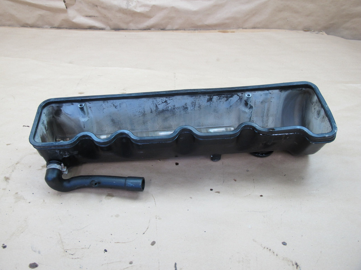 86-91 Mercedes W126 560SEC 560SEL Right Cylinder Head Valve Cover OEM