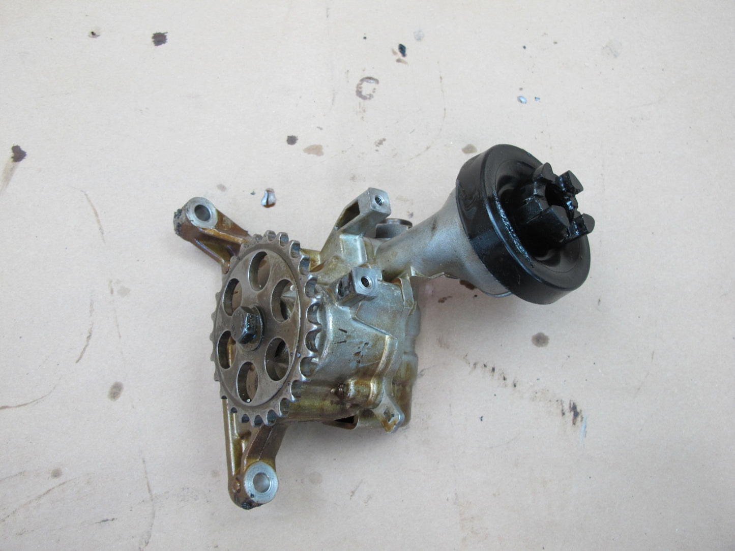 86-91 Mercedes W126 M117 Engine Oil Pump Motor Assembly 1171860401 OEM