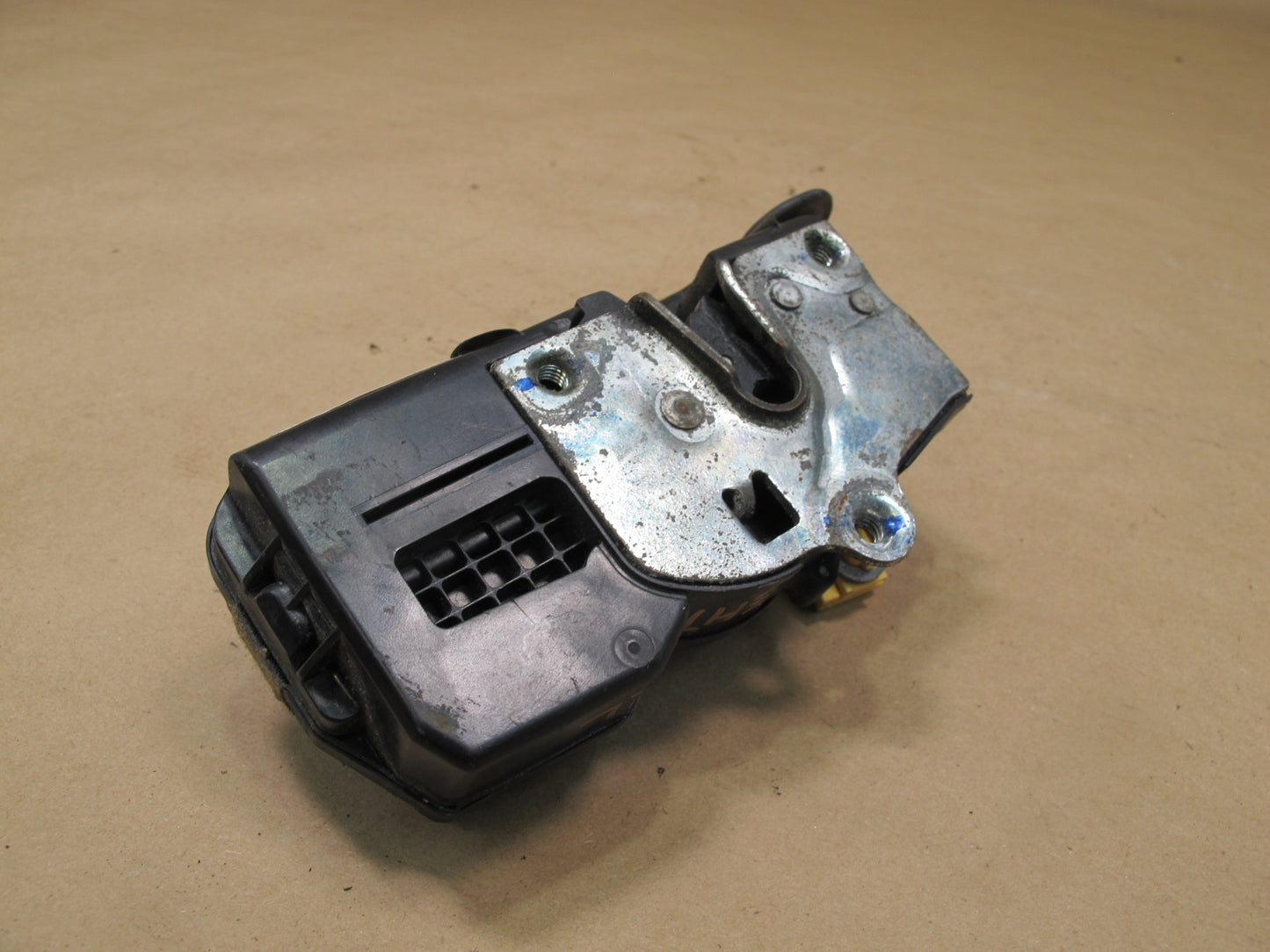 2003-2007 Hummer H2 Rear Left Door Lock Latch Actuator 15182170