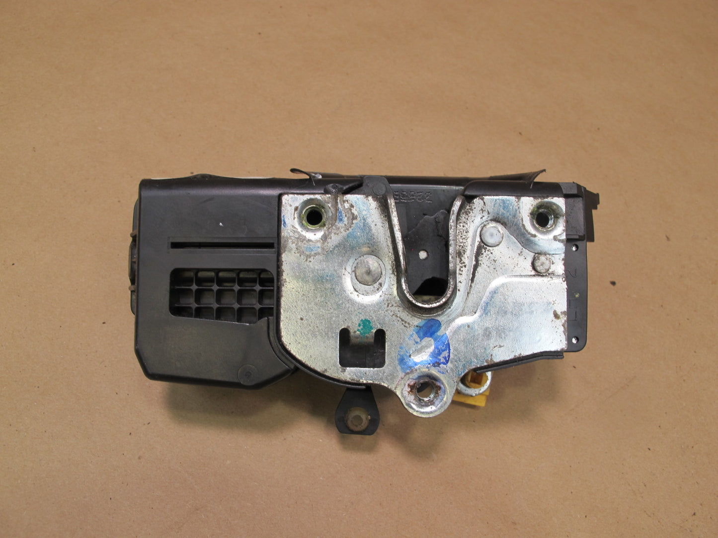 2003-2007 Hummer H2 Front Left Door Lock Latch Actuator 15109620