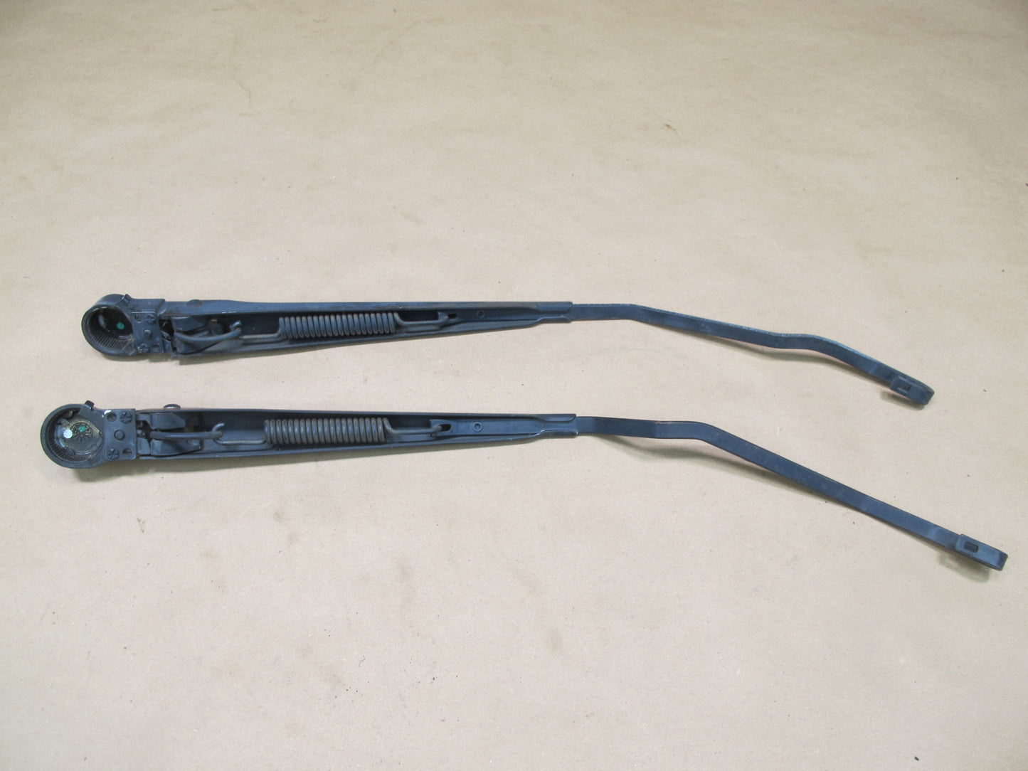 2003-2009 Hummer H2 Front Windshield Left & Right Wiper Arm Set of 2