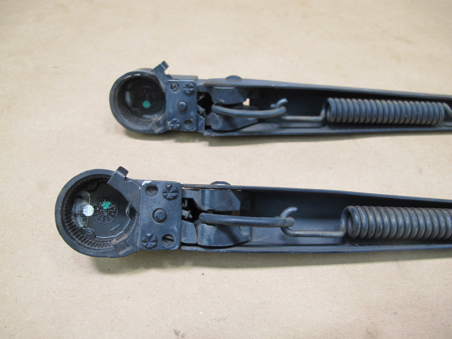 2003-2009 Hummer H2 Front Windshield Left & Right Wiper Arm Set of 2