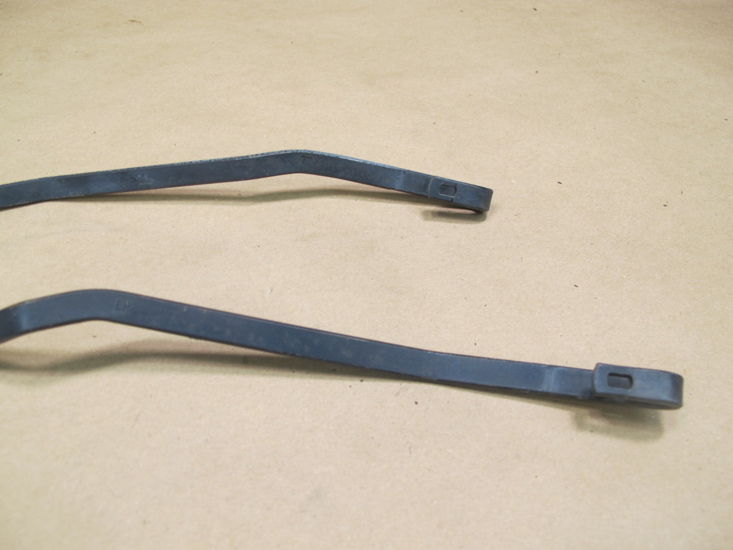 2003-2009 Hummer H2 Front Windshield Left & Right Wiper Arm Set of 2