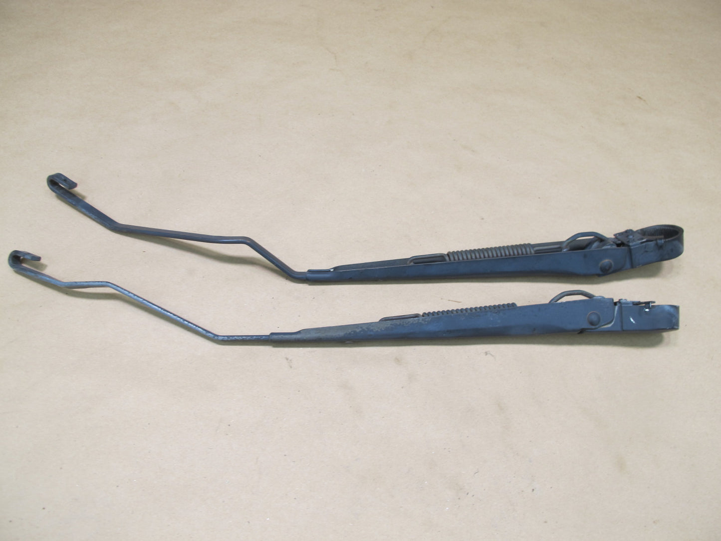 2003-2009 Hummer H2 Front Windshield Left & Right Wiper Arm Set of 2