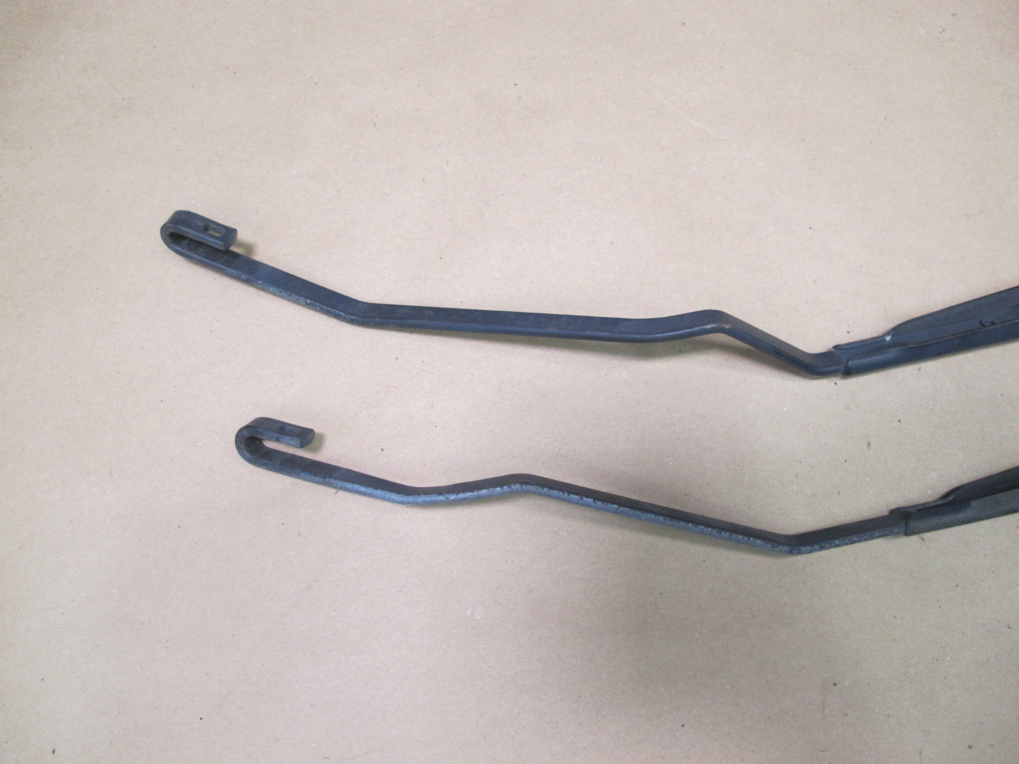 2003-2009 Hummer H2 Front Windshield Left & Right Wiper Arm Set of 2