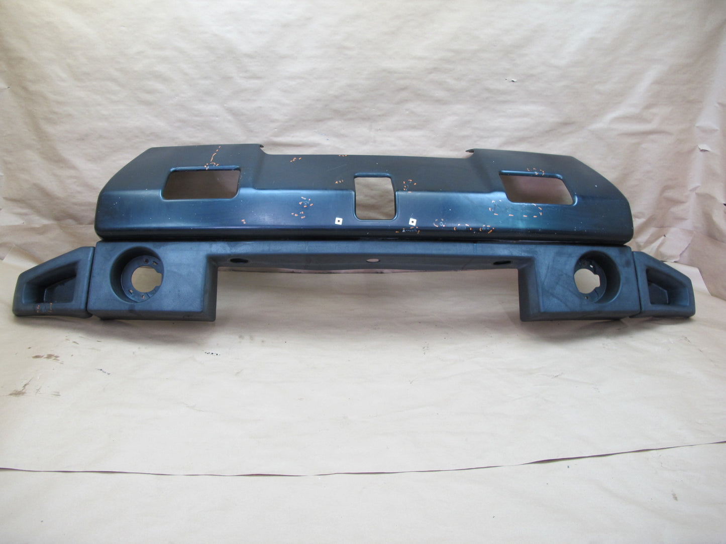 2003-2009 Hummer H2 Front Bumper Panel Cover Assembly