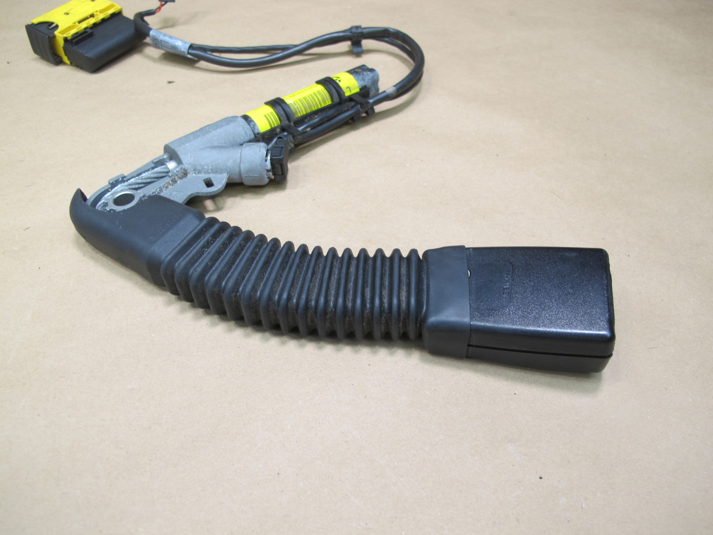 04-10 BMW E83 X3 FRONT LEFT DRIVER SIDE SEATBELT BUCKLE OEM