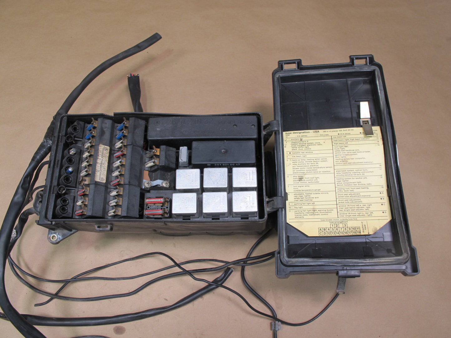 86-91 Mercedes W126 560SEL Power Distribution Fuse Relay Box Module OEM