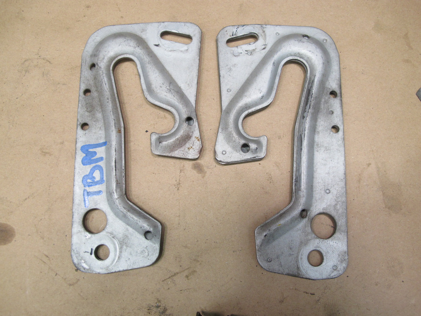 87-91 BMW E30 3-SERIES Front Hood Bonnet Hinge Bracket Support Set OEM