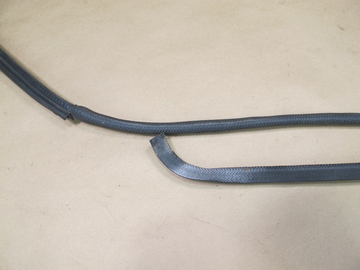 84-91 Porsche 944 Front Right Passenger Door Body Weatherstrip Rubber Seal OEM