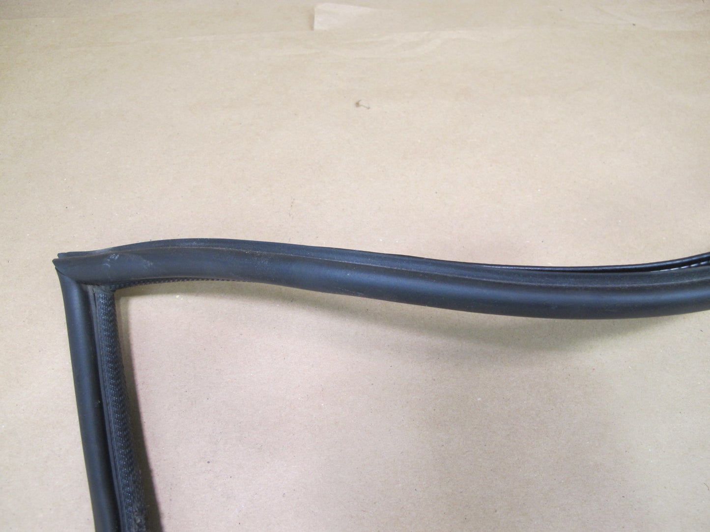 84-91 Porsche 944 Front Right Passenger Door Body Weatherstrip Rubber Seal OEM