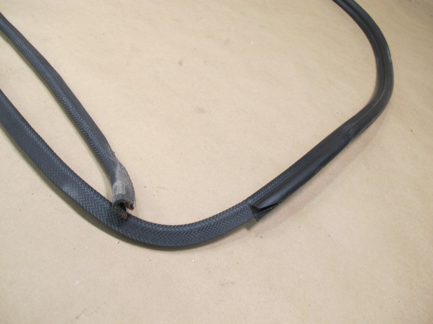 84-91 Porsche 944 Front Right Passenger Door Body Weatherstrip Rubber Seal OEM