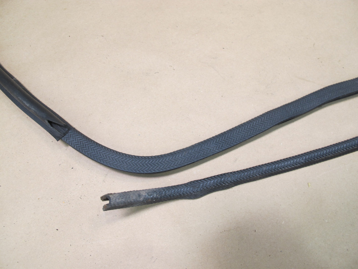 84-91 Porsche 944 Front Left Driver Door Body Weatherstrip Rubber Seal OEM