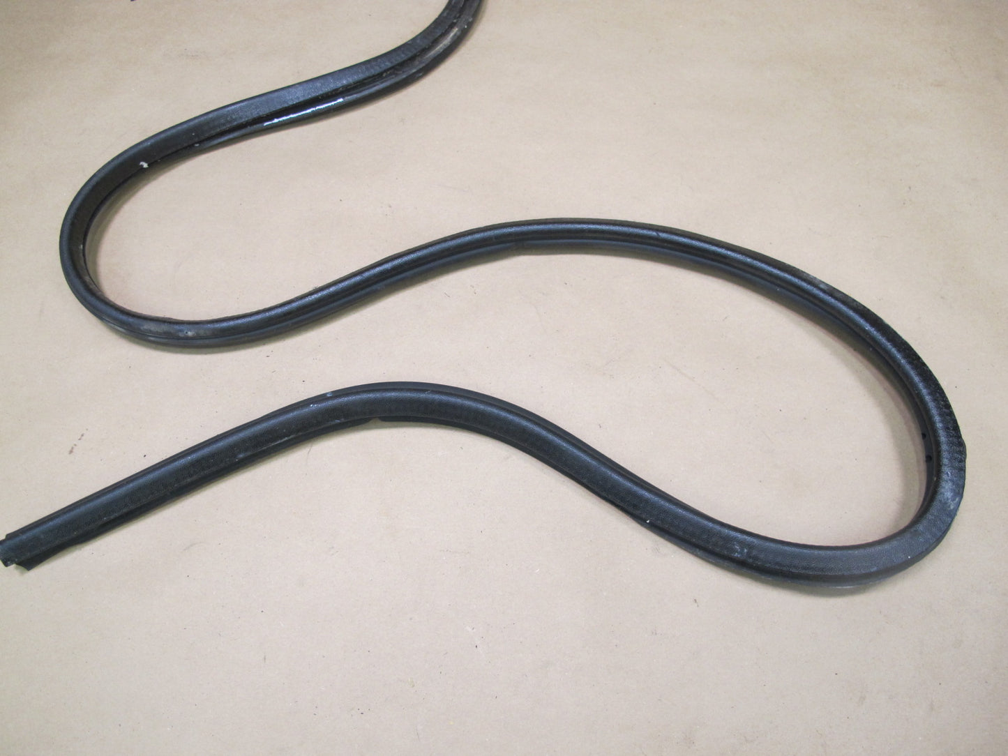 86-89 Porsche 944 Rear Trunk Lid Tailgate Liftgate Weatherstrip Seal OEM